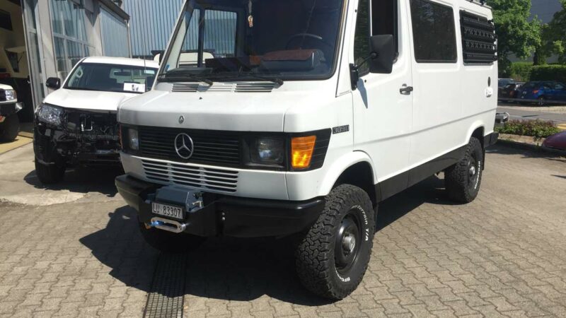 Mercedes 309D mit eingebauter Seilwinde