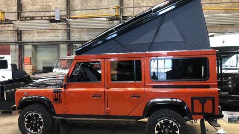 Land Rover Defender mit aufgebautem X-Vision-X Hubdach